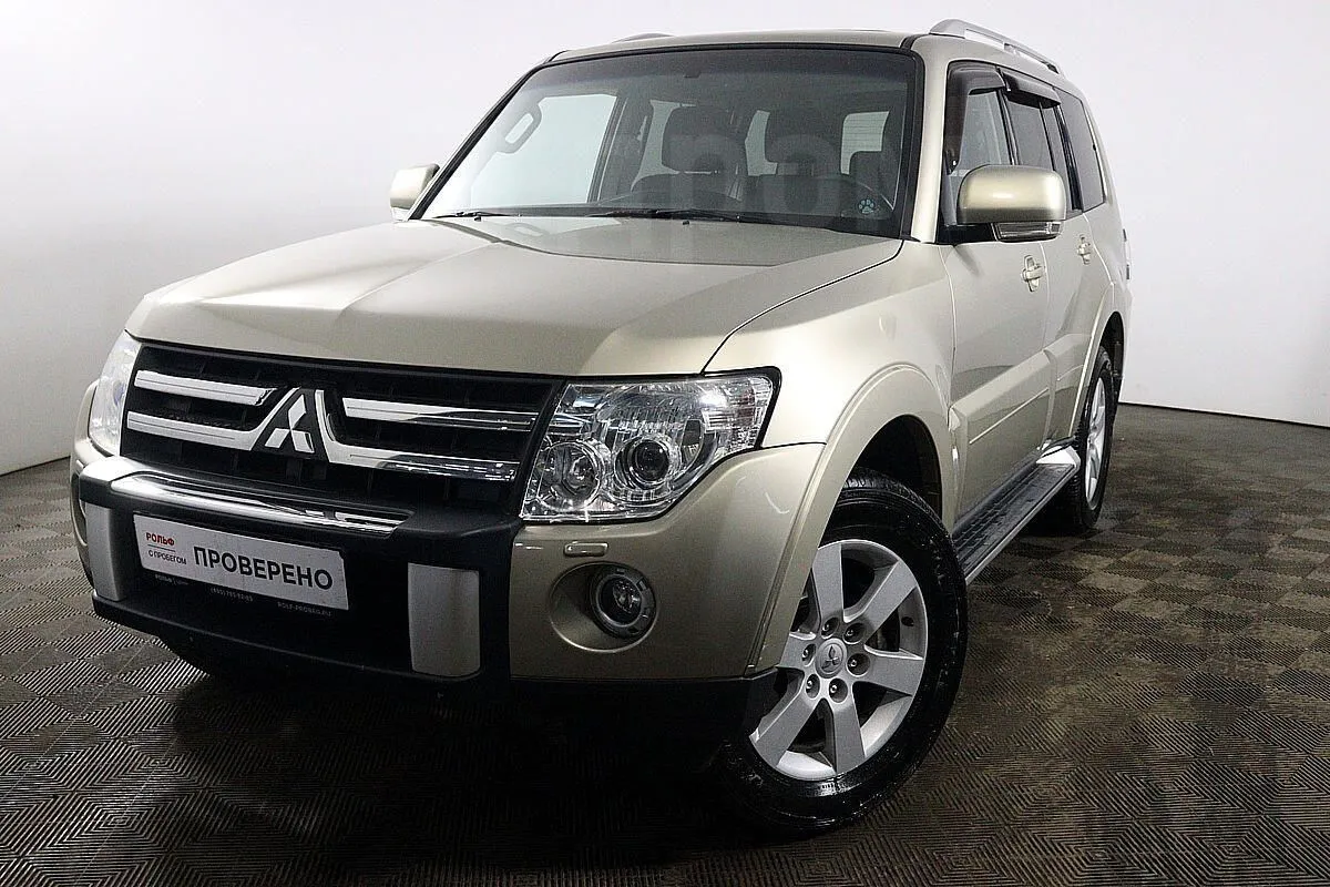 Mitsubishi Pajero Image 1